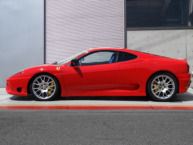Ferrari 4点